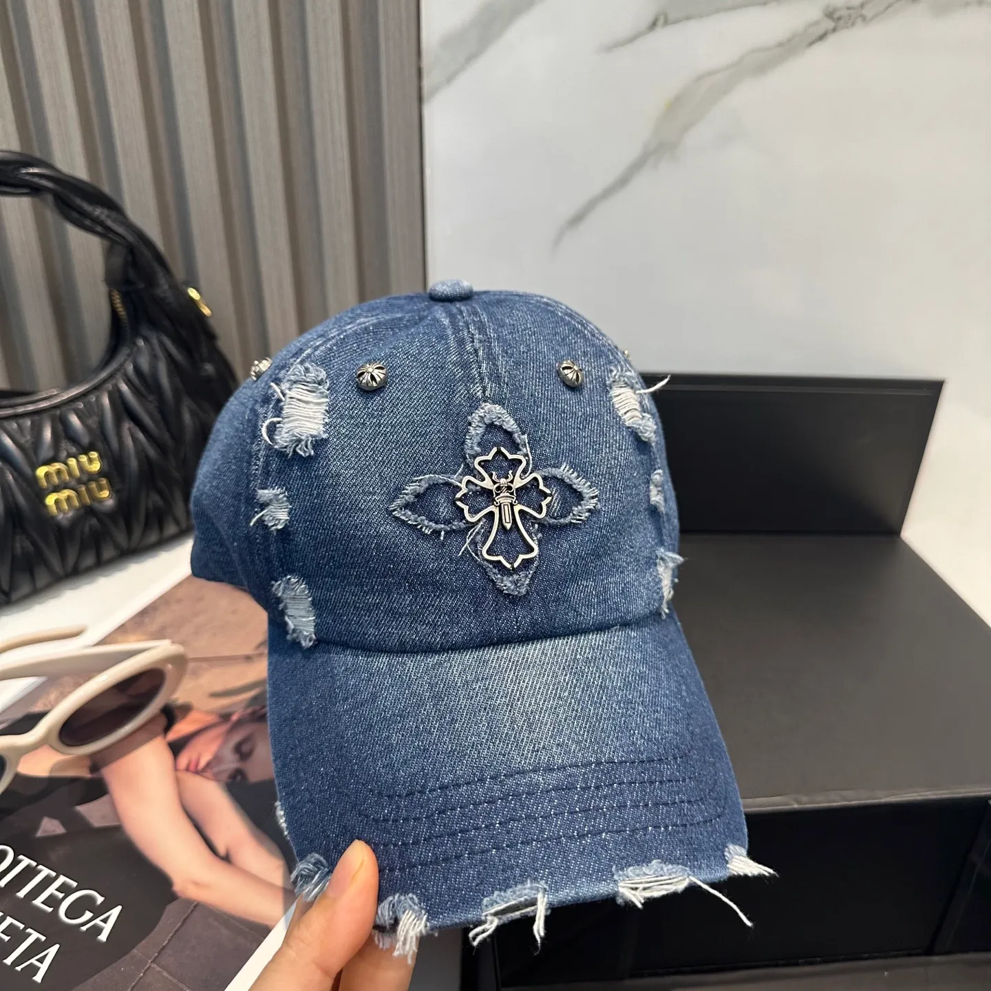 P70 Crow Heart 🆕🆕25 new washed denim baseball cap, personalized fashion classic cross logo, casual with a cool feeling, unisex style, same style for men and women! Very easy to match! Head circumference: 56-58cm is available